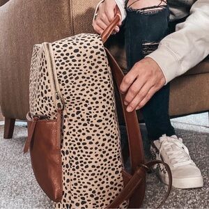 Universal ThreadCcheetah zip closure square backpack